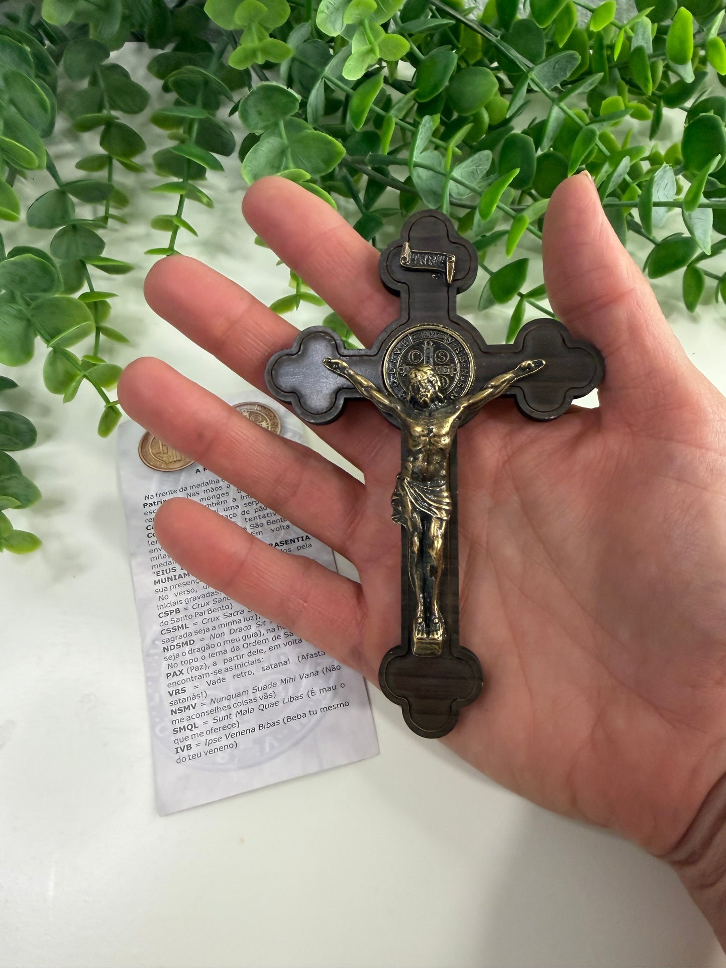 Cruz de São Bento – MDF Amadeirado com Medalha