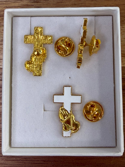 Bóton Cruz com Mãos em Oração