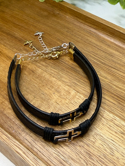 Pulseira Corino com Cruz Vazado