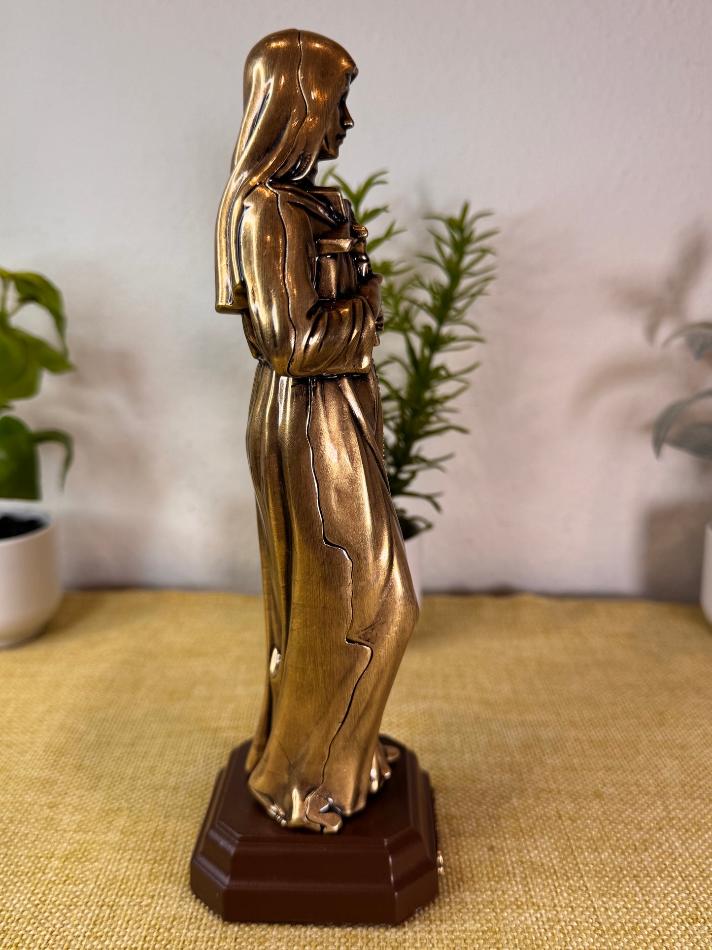 Adorno de Santa Rita de Cássia em Metal Ouro Velho