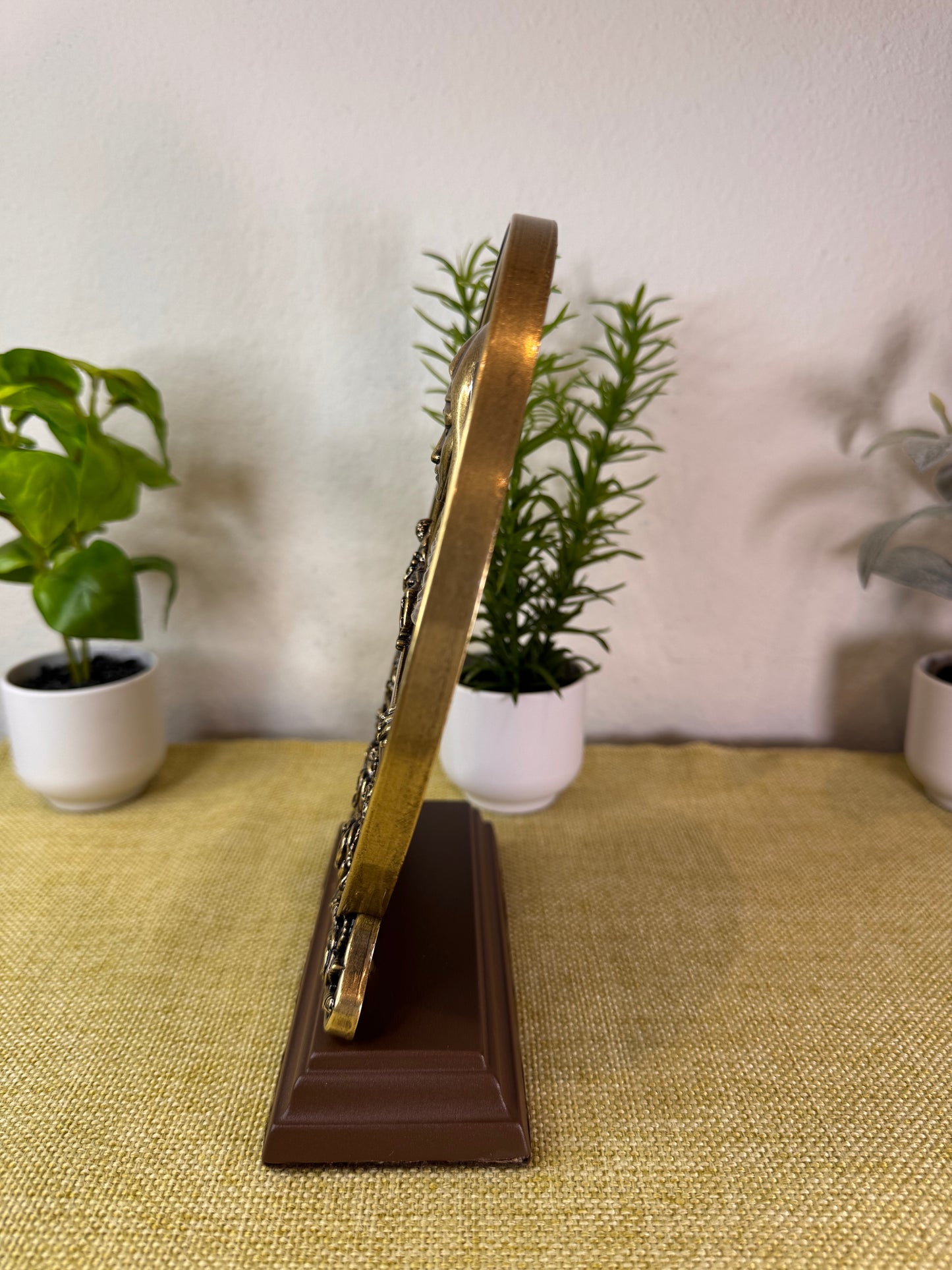 Adorno de Santa Rita de Cássia em Metal Ouro Velho