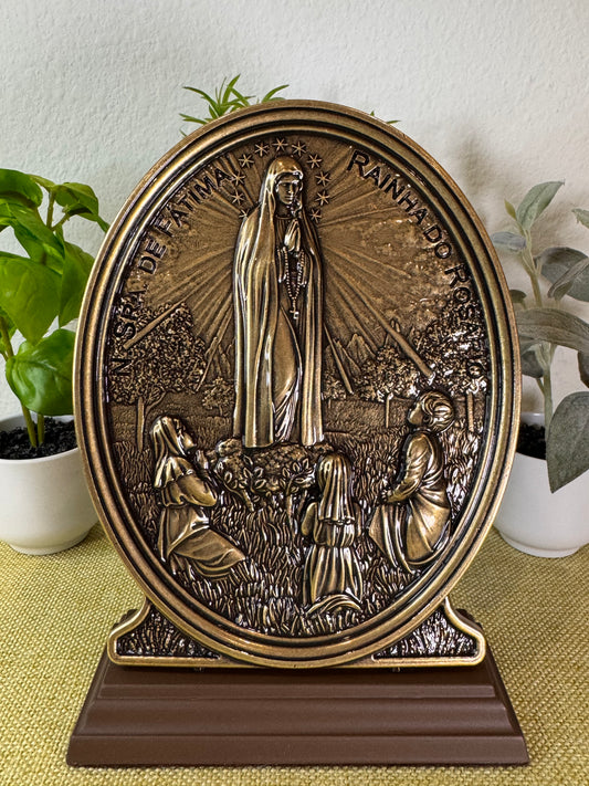 Adorno de Nossa Senhora de Fátima em Metal Ouro Velho