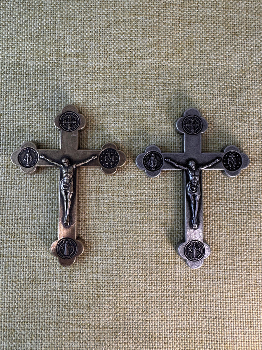 Crucifixo Mini de Bolso em Metal - Livrai-nos do Mal