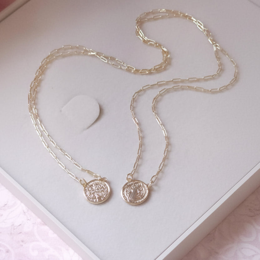 Escapulário Medalha de São Bento – 70cm | Corrente Cartier | Banhado a Ouro 18k