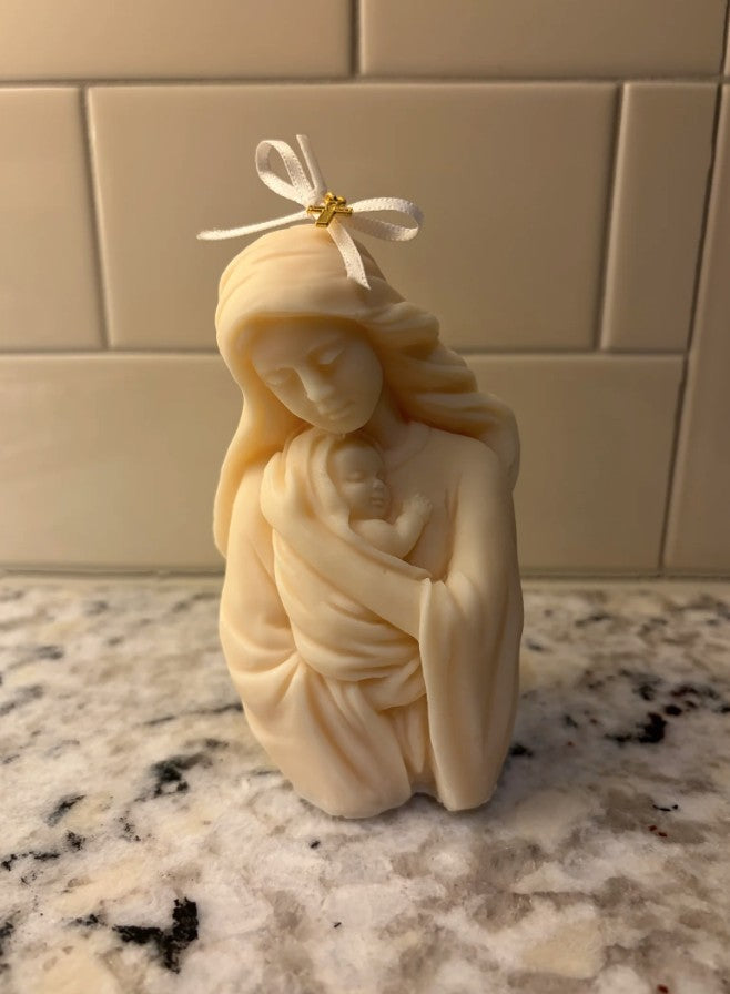 Vela Decorativa Nossa Senhora com o Menino Jesus – Amor de Mãe