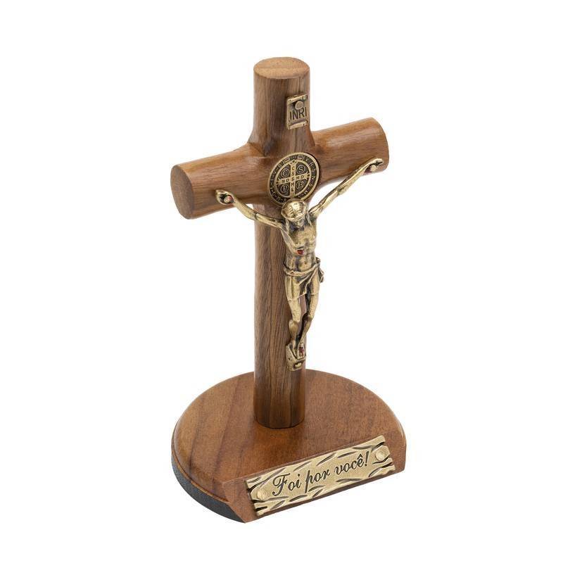 Crucifixo de Mesa em Madeira com Medalha de São Bento – 12 cm