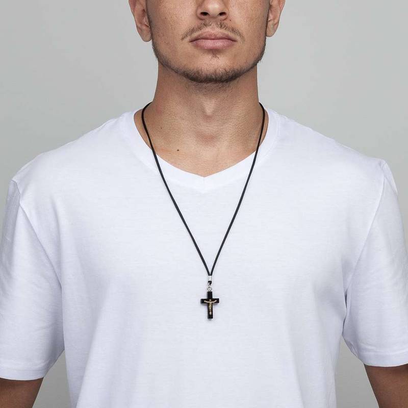 Colar Cruz de Madeira com Cristo – Preto ou Imbuia