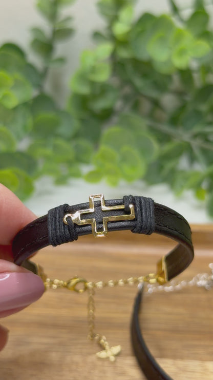 Pulseira Corino com Cruz Vazado