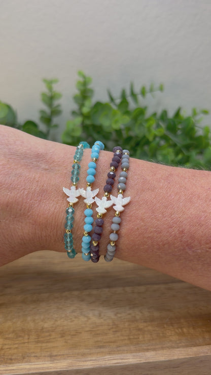 Pulseira de Cristais com Espírito Santo em Madrepérola