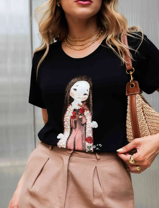 Camiseta  Santa Teresinha Pérola Com Pedrarias Bordada À Mão