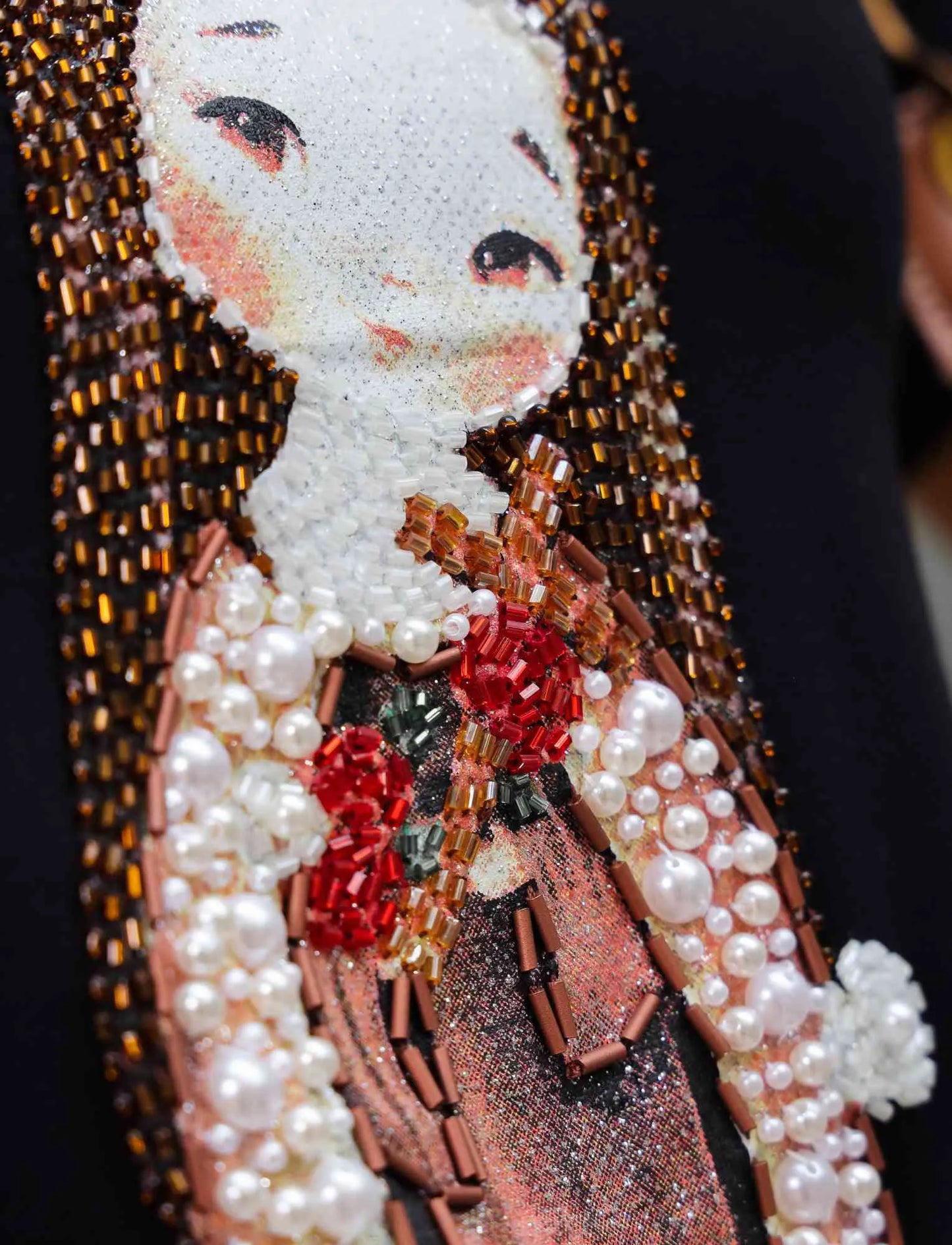 Camiseta de Santa Teresa con perlas y diamantes de imitación bordados a mano