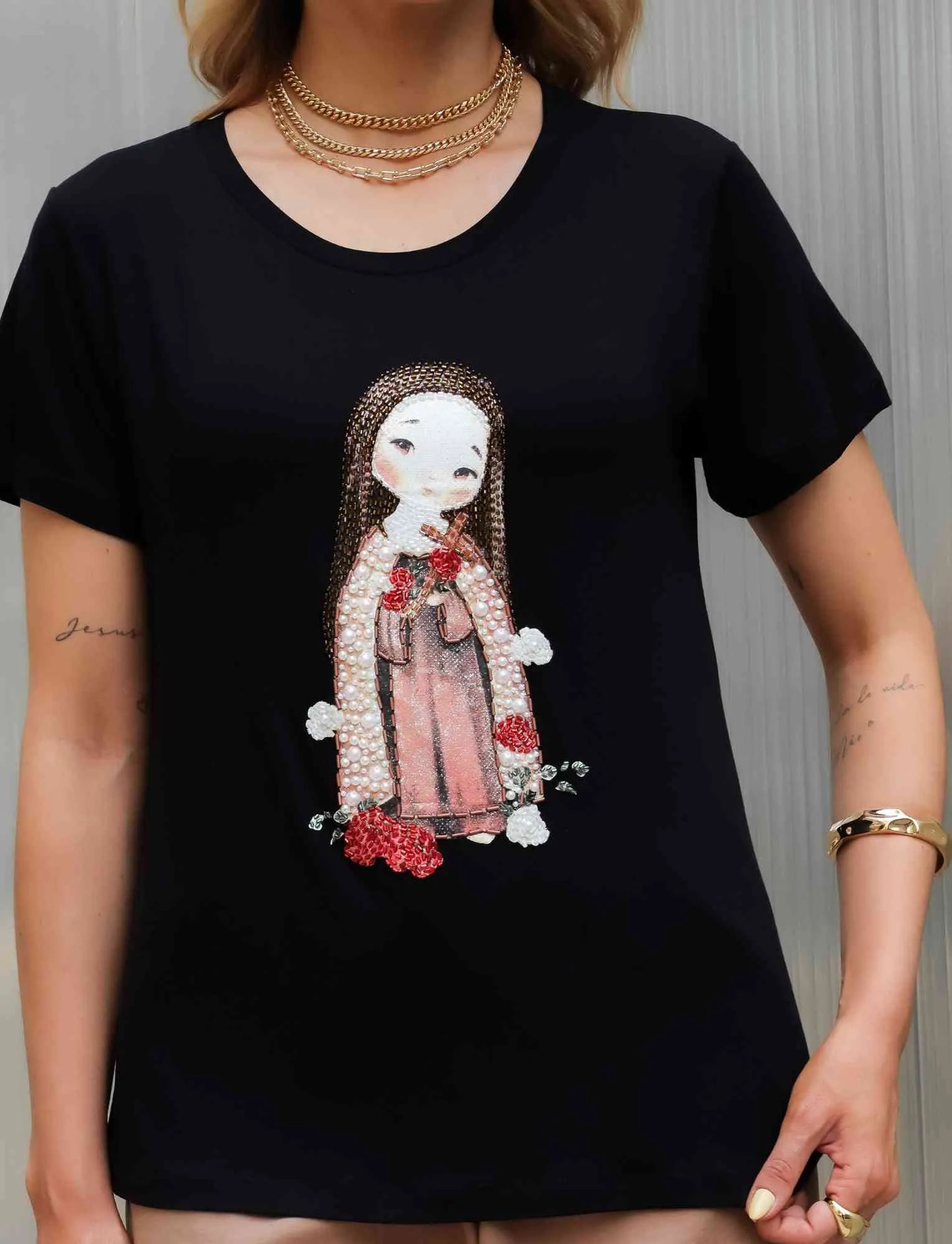 Camiseta de Santa Teresa con perlas y diamantes de imitación bordados a mano
